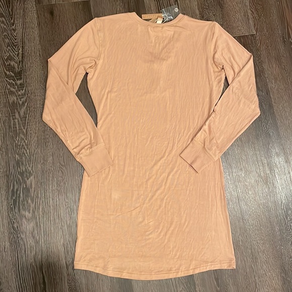 ✅SOLD✅🪷NWT SKIMS Sleep Lounge Long Sleeve Henley Dress Ochre size Large - Picture 11 of 11